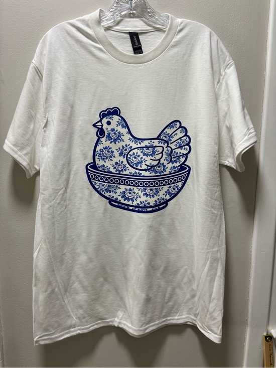 Gildan Tops - DTF Transfer Graphic Tee with Blue Floral Hen On Nest Design New W/O tags